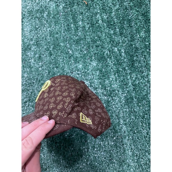 New Era Philadelphia Phillies Baseball Cap Fitted Hat 7 1/2 Brown All Over  Logo - Picture 4 of 4